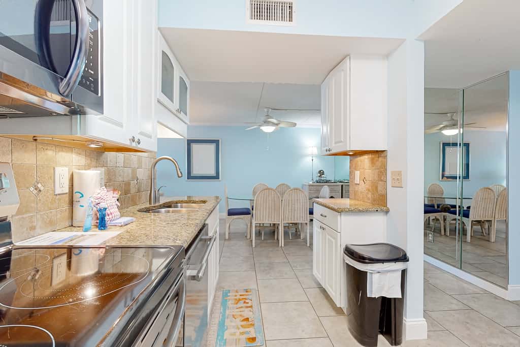 7th-floor, bright, open condo with Gulf-front views - close to everything
