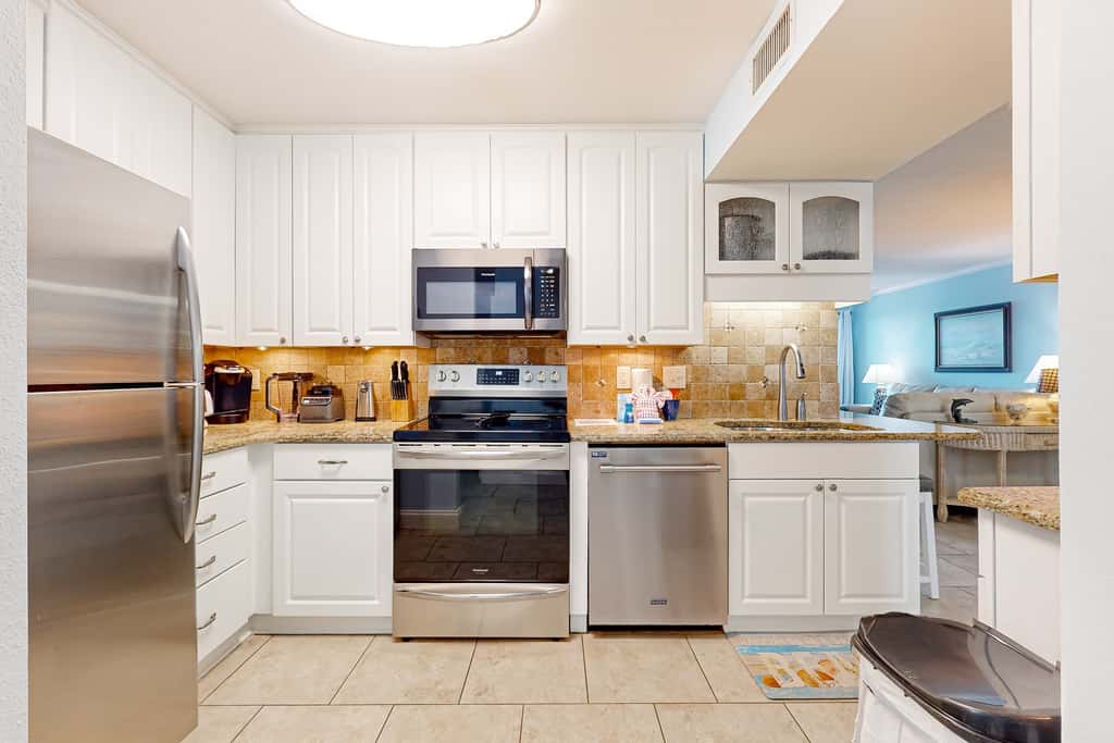 7th-floor, bright, open condo with Gulf-front views - close to everything