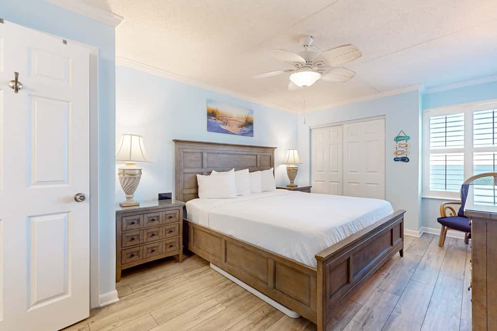 7th-floor, bright, open condo with Gulf-front views - close to everything