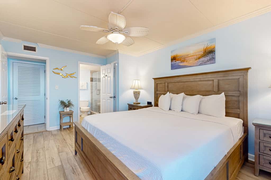 7th-floor, bright, open condo with Gulf-front views - close to everything