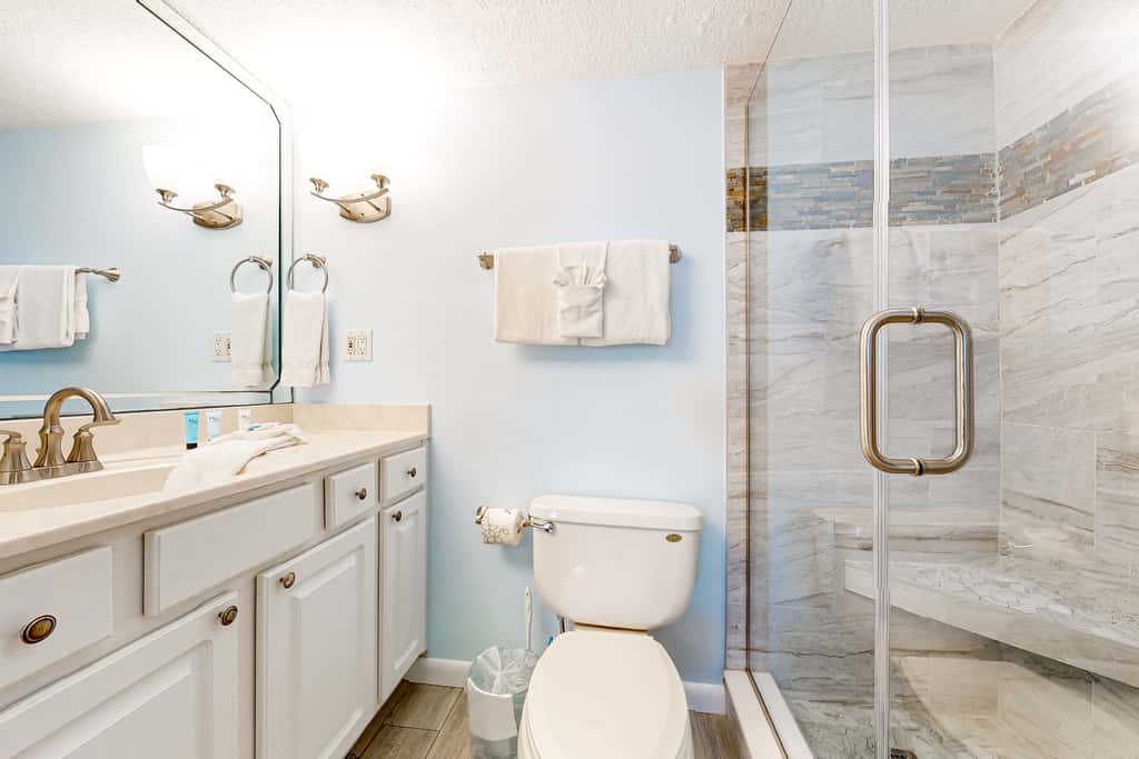 7th-floor, bright, open condo with Gulf-front views - close to everything