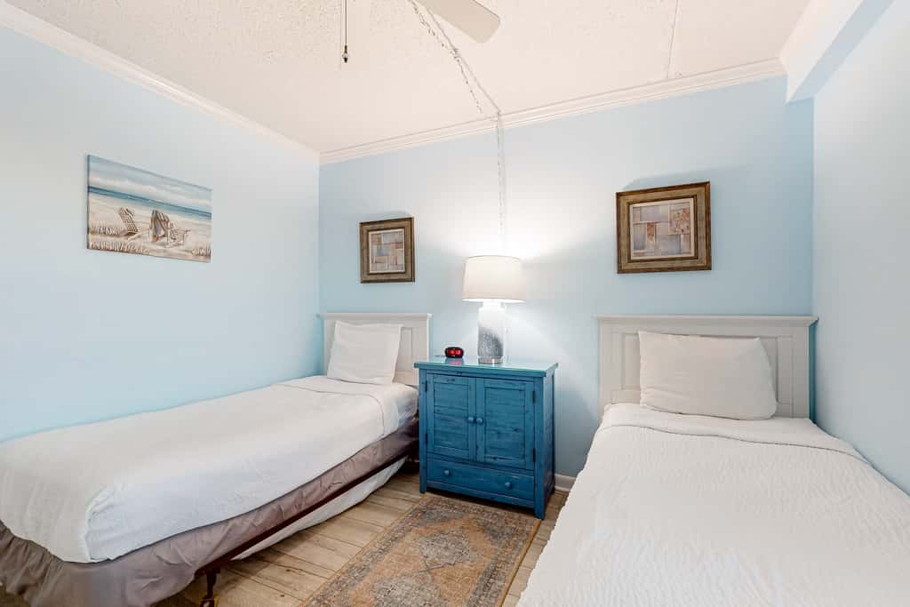7th-floor, bright, open condo with Gulf-front views - close to everything