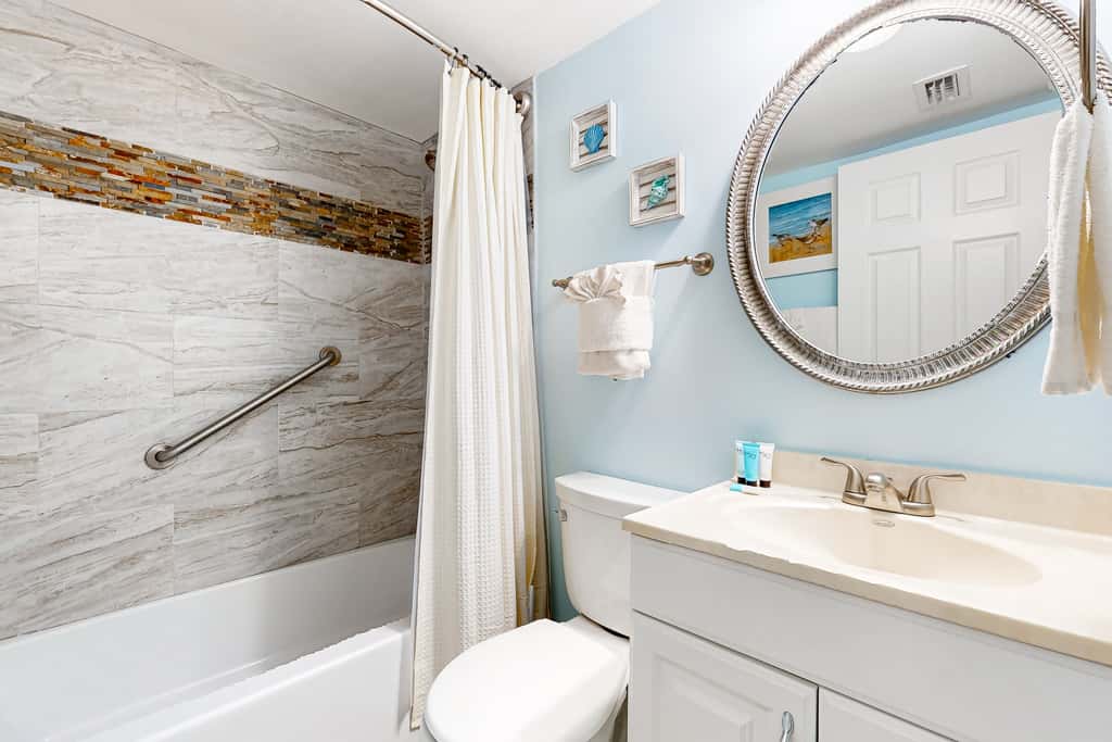 7th-floor, bright, open condo with Gulf-front views - close to everything