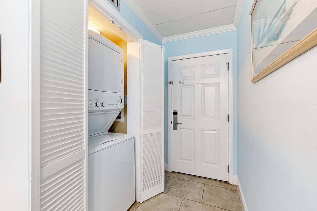 7th-floor, bright, open condo with Gulf-front views - close to everything
