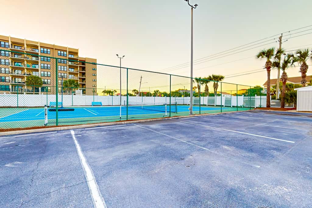 7th-floor, bright, open condo with Gulf-front views - close to everything