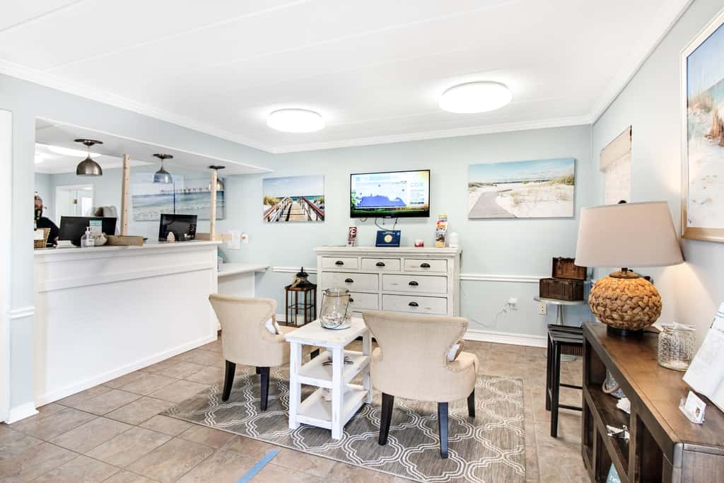 7th-floor, bright, open condo with Gulf-front views - close to everything