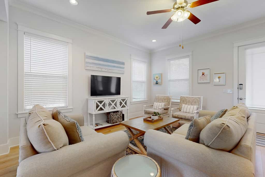 Brand-new house on Powell Lake near beach & 30A with pool, W&D, & gym