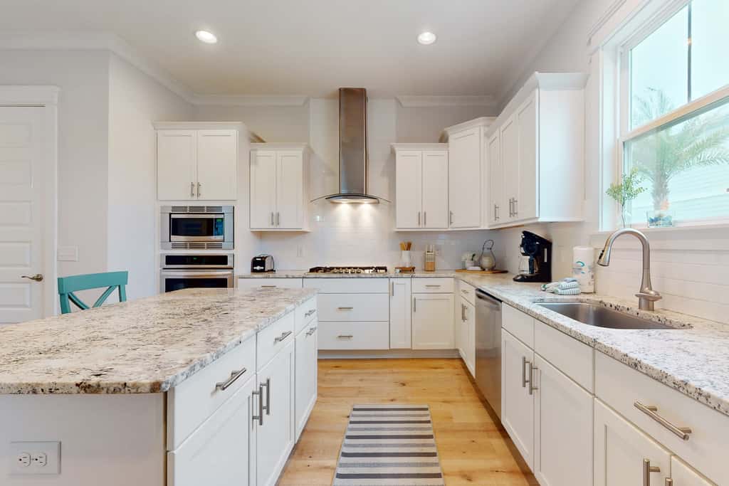 Brand-new house on Powell Lake near beach & 30A with pool, W&D, & gym