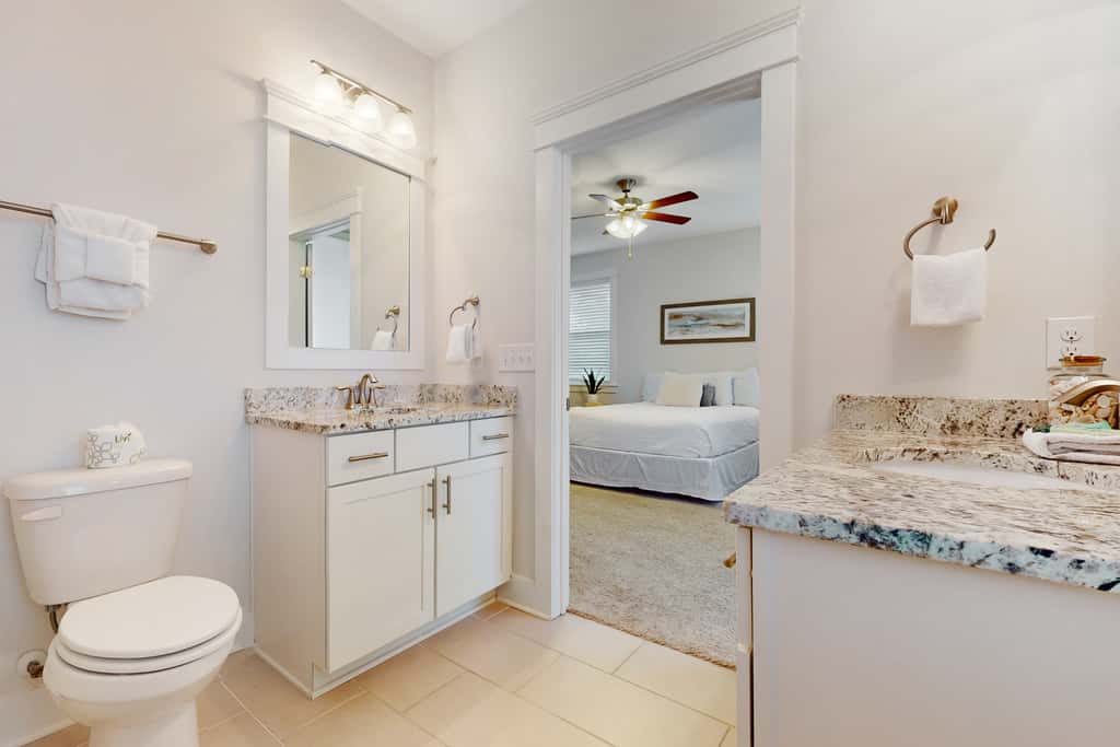 Brand-new house on Powell Lake near beach & 30A with pool, W&D, & gym
