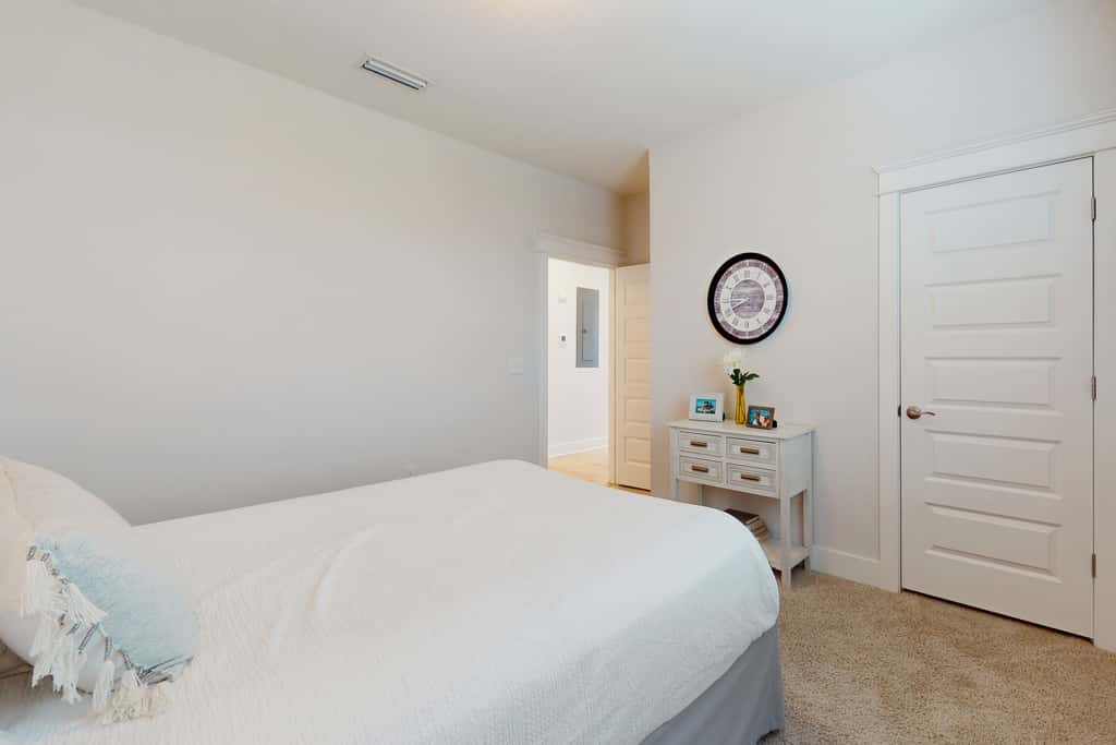 Brand-new house on Powell Lake near beach & 30A with pool, W&D, & gym