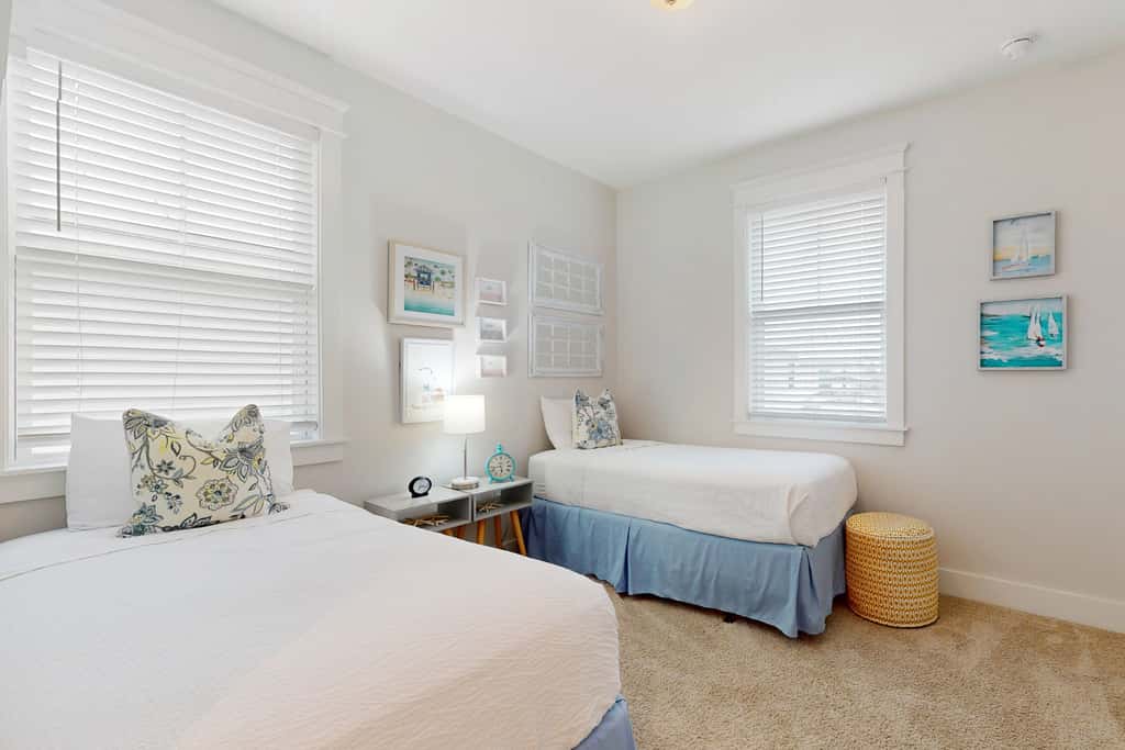 Brand-new house on Powell Lake near beach & 30A with pool, W&D, & gym