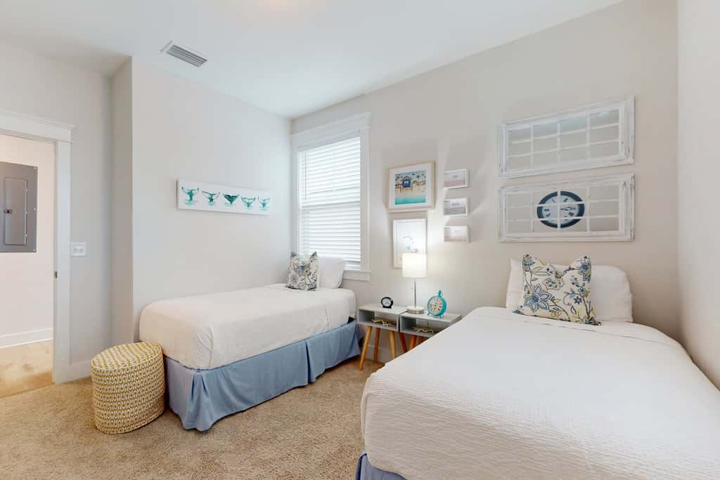 Brand-new house on Powell Lake near beach & 30A with pool, W&D, & gym