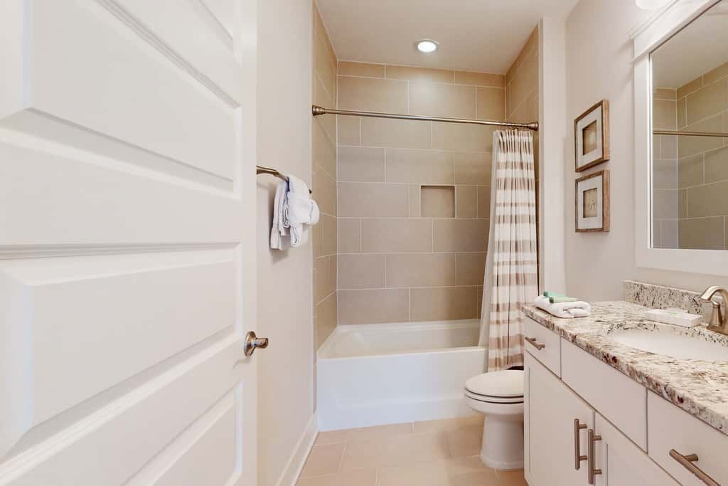 Brand-new house on Powell Lake near beach & 30A with pool, W&D, & gym