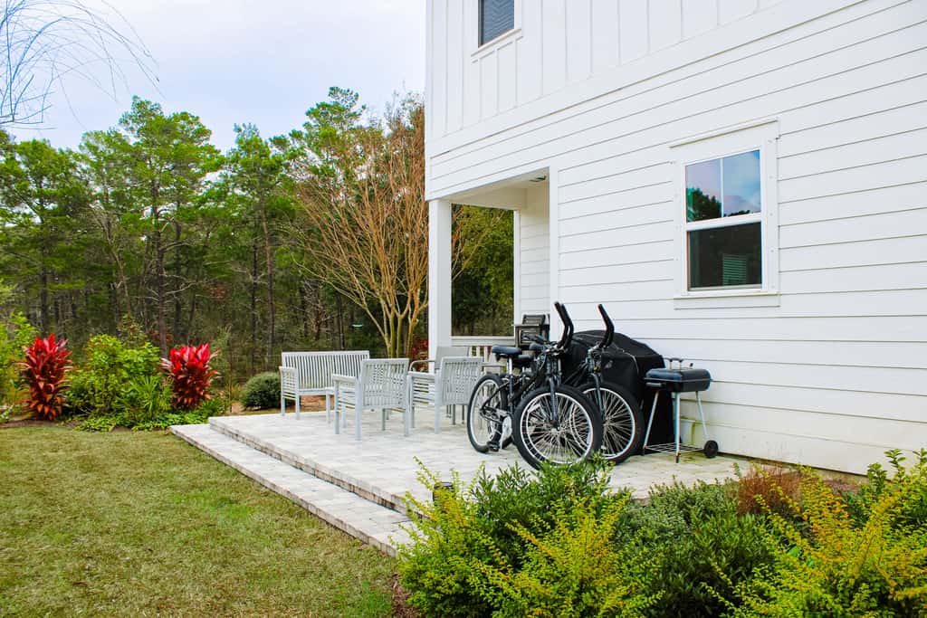 Brand-new house on Powell Lake near beach & 30A with pool, W&D, & gym