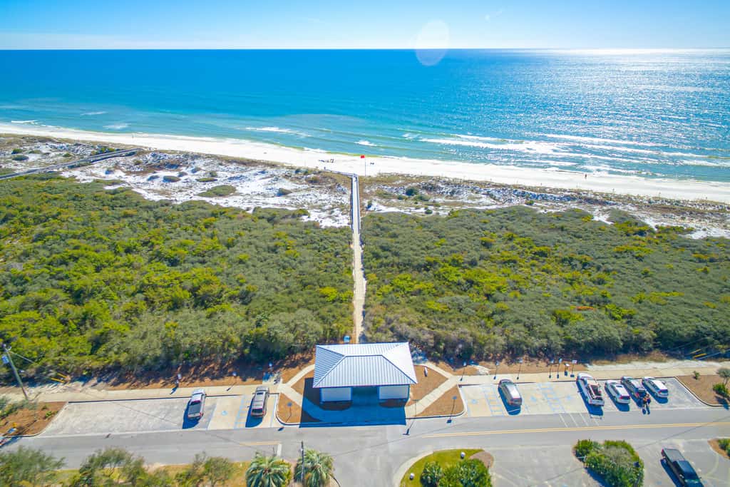 Brand-new house on Powell Lake near beach & 30A with pool, W&D, & gym