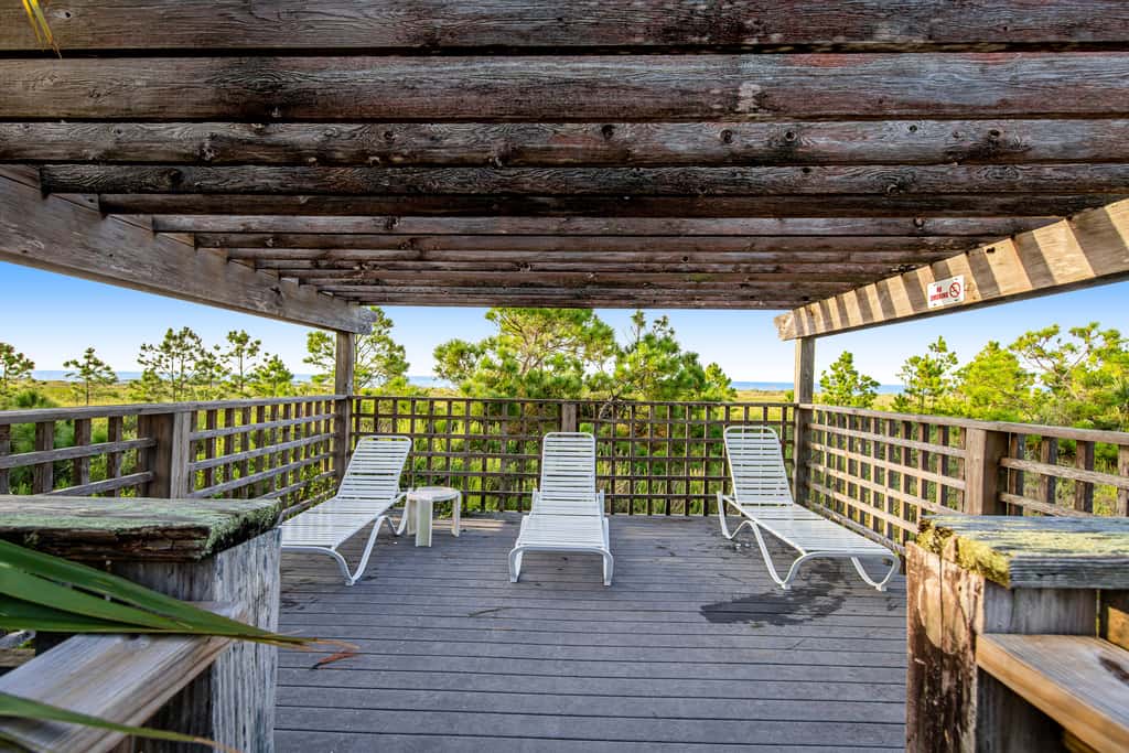 Dog-Friendly Home with Shared Pool, High-Speed WiFi, Washer&Dryer, & Central AC