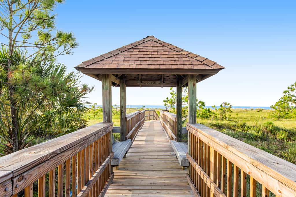 Dog-Friendly Home with Shared Pool, High-Speed WiFi, Washer&Dryer, & Central AC