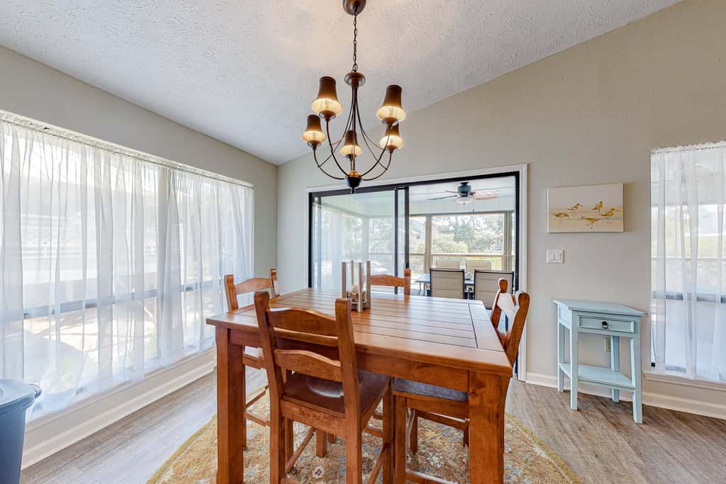 Dog-Friendly Home with Shared Pool, High-Speed WiFi, Washer&Dryer, & Central AC