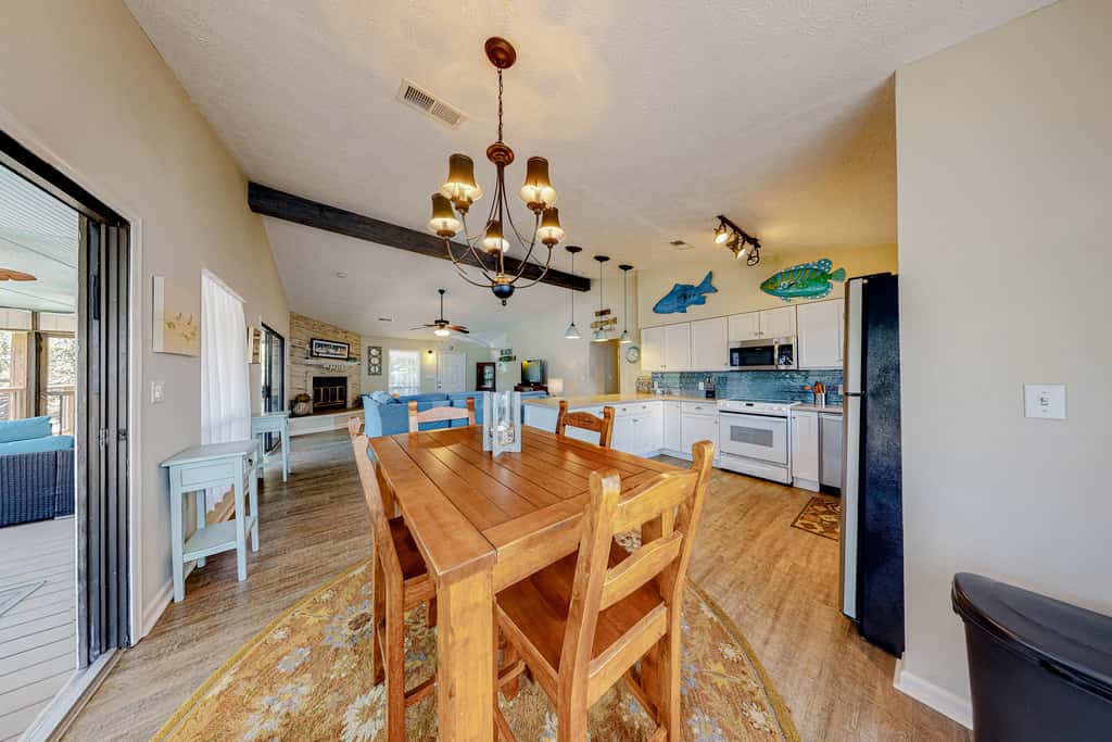 Dog-Friendly Home with Shared Pool, High-Speed WiFi, Washer&Dryer, & Central AC