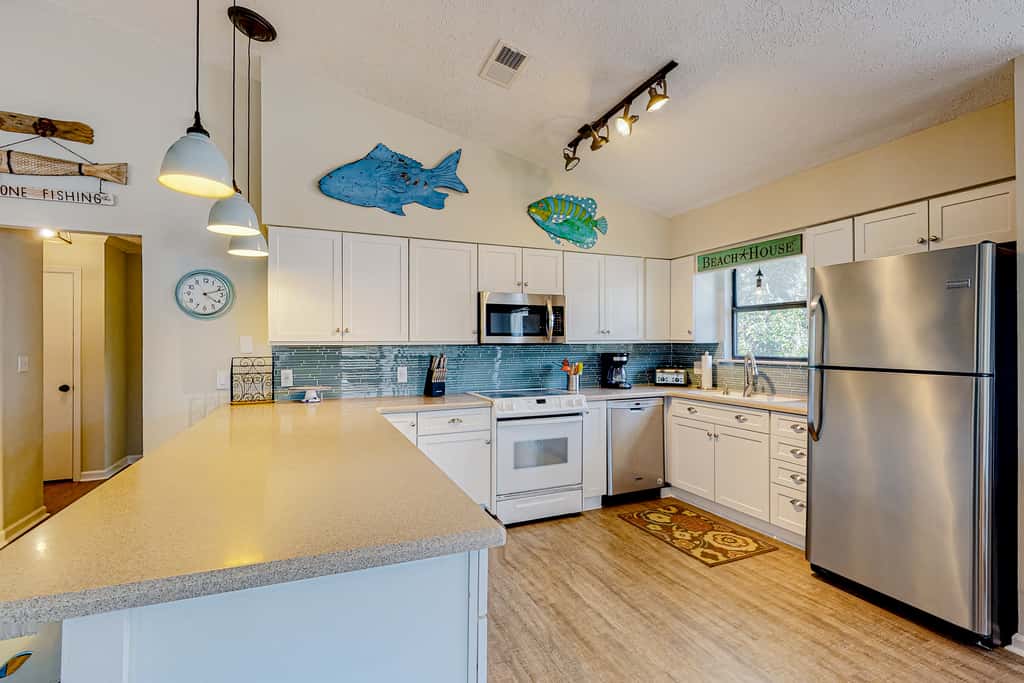 Dog-Friendly Home with Shared Pool, High-Speed WiFi, Washer&Dryer, & Central AC