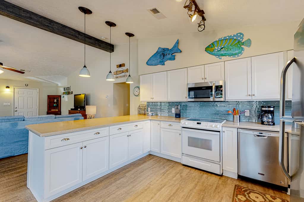 Dog-Friendly Home with Shared Pool, High-Speed WiFi, Washer&Dryer, & Central AC