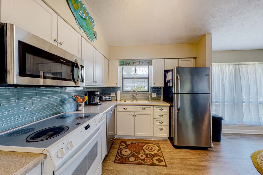 Dog-Friendly Home with Shared Pool, High-Speed WiFi, Washer&Dryer, & Central AC