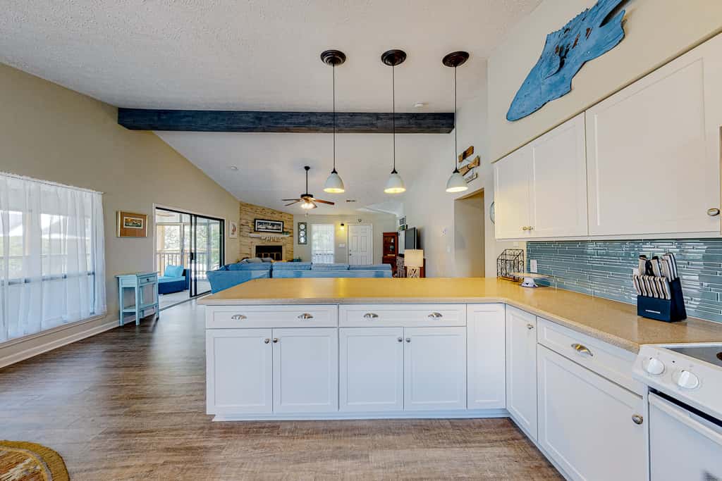 Dog-Friendly Home with Shared Pool, High-Speed WiFi, Washer&Dryer, & Central AC