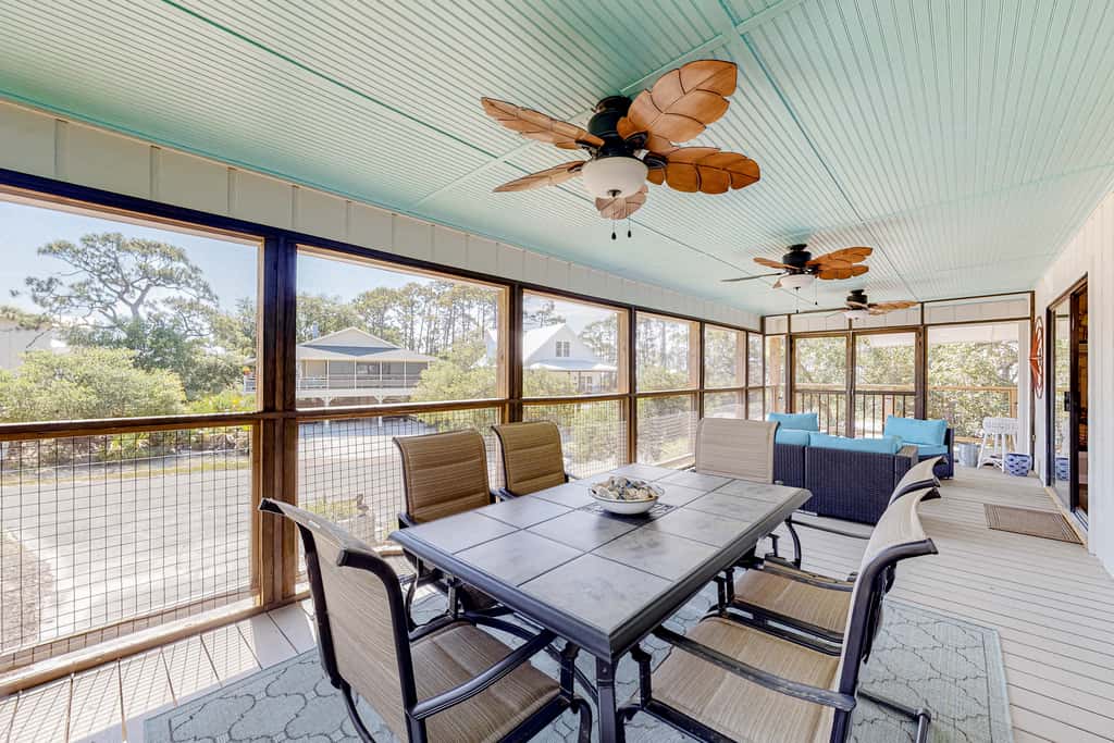 Dog-Friendly Home with Shared Pool, High-Speed WiFi, Washer&Dryer, & Central AC