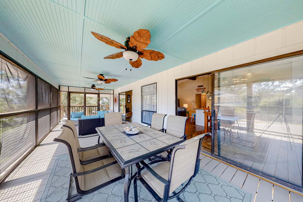 Dog-Friendly Home with Shared Pool, High-Speed WiFi, Washer&Dryer, & Central AC