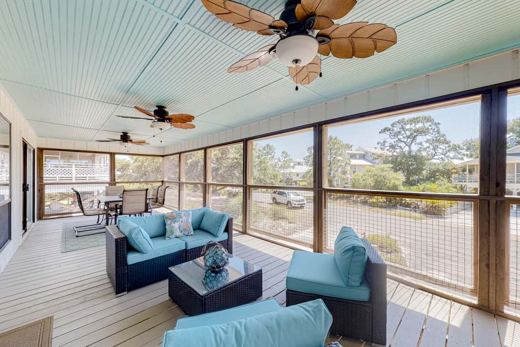 Dog-Friendly Home with Shared Pool, High-Speed WiFi, Washer&Dryer, & Central AC