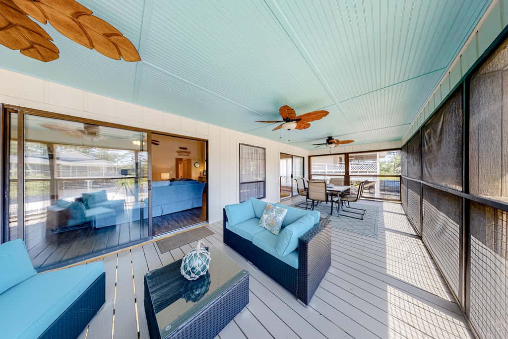 Dog-Friendly Home with Shared Pool, High-Speed WiFi, Washer&Dryer, & Central AC