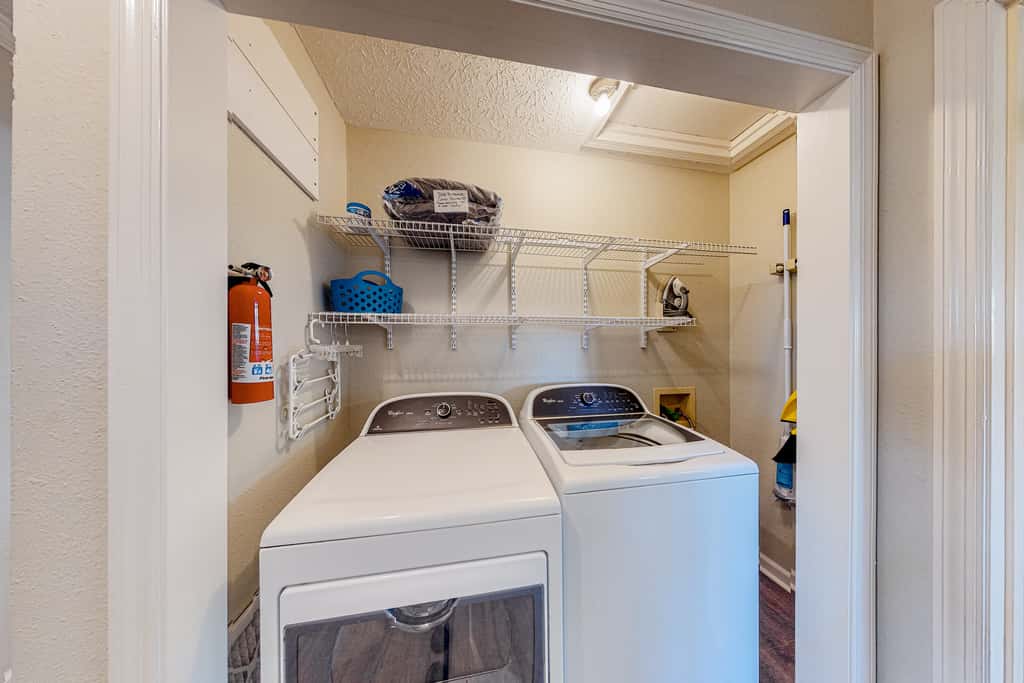 Dog-Friendly Home with Shared Pool, High-Speed WiFi, Washer&Dryer, & Central AC