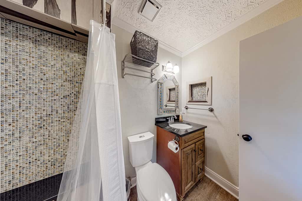 Dog-Friendly Home with Shared Pool, High-Speed WiFi, Washer&Dryer, & Central AC