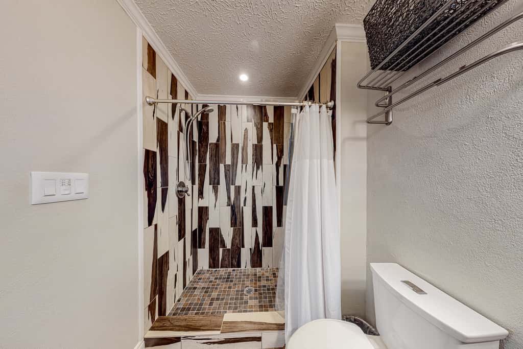 Dog-Friendly Home with Shared Pool, High-Speed WiFi, Washer&Dryer, & Central AC