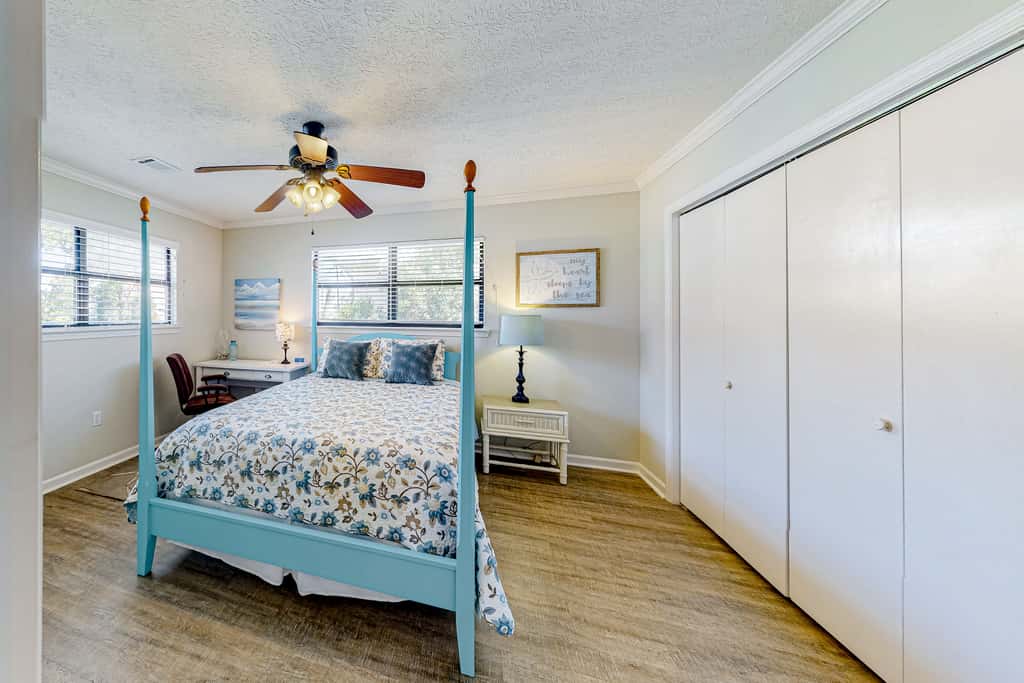 Dog-Friendly Home with Shared Pool, High-Speed WiFi, Washer&Dryer, & Central AC
