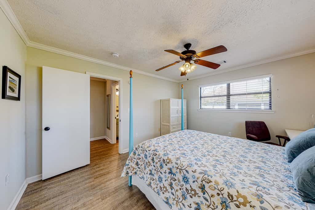 Dog-Friendly Home with Shared Pool, High-Speed WiFi, Washer&Dryer, & Central AC