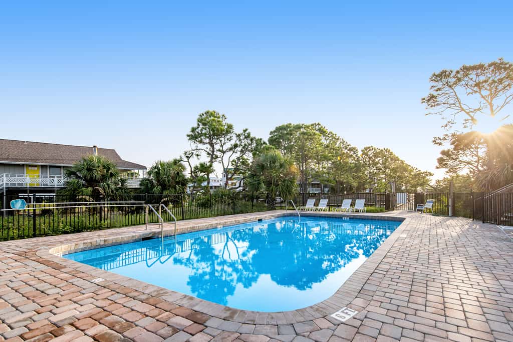 Dog-Friendly Home with Shared Pool, High-Speed WiFi, Washer&Dryer, & Central AC