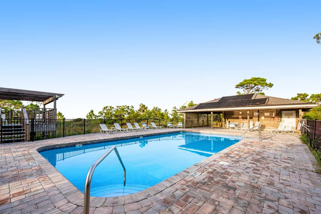 Dog-Friendly Home with Shared Pool, High-Speed WiFi, Washer&Dryer, & Central AC