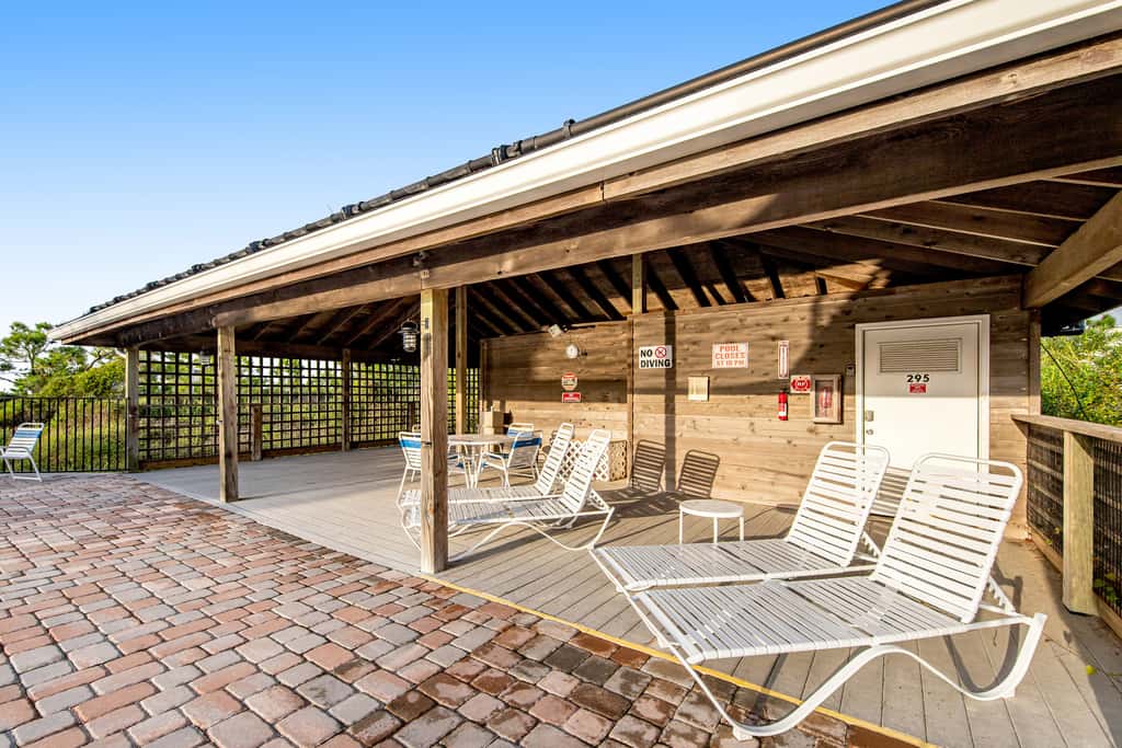Dog-Friendly Home with Shared Pool, High-Speed WiFi, Washer&Dryer, & Central AC