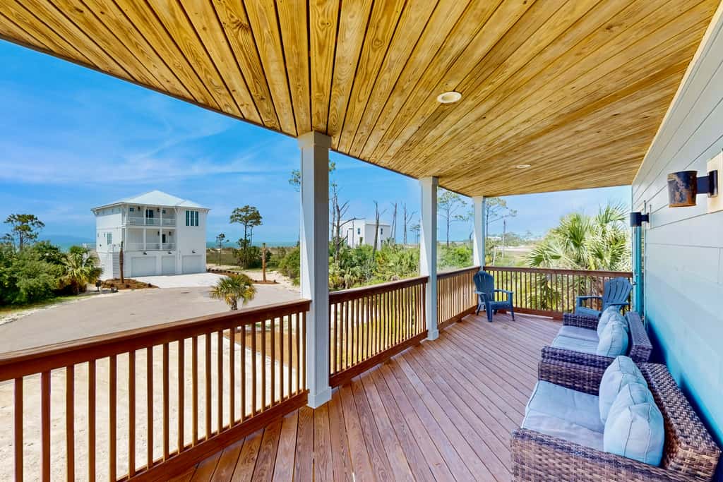 Pristine, professionally furnished beach house with two balconies - near beach