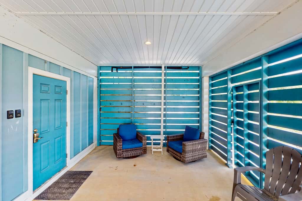 Pristine, professionally furnished beach house with two balconies - near beach
