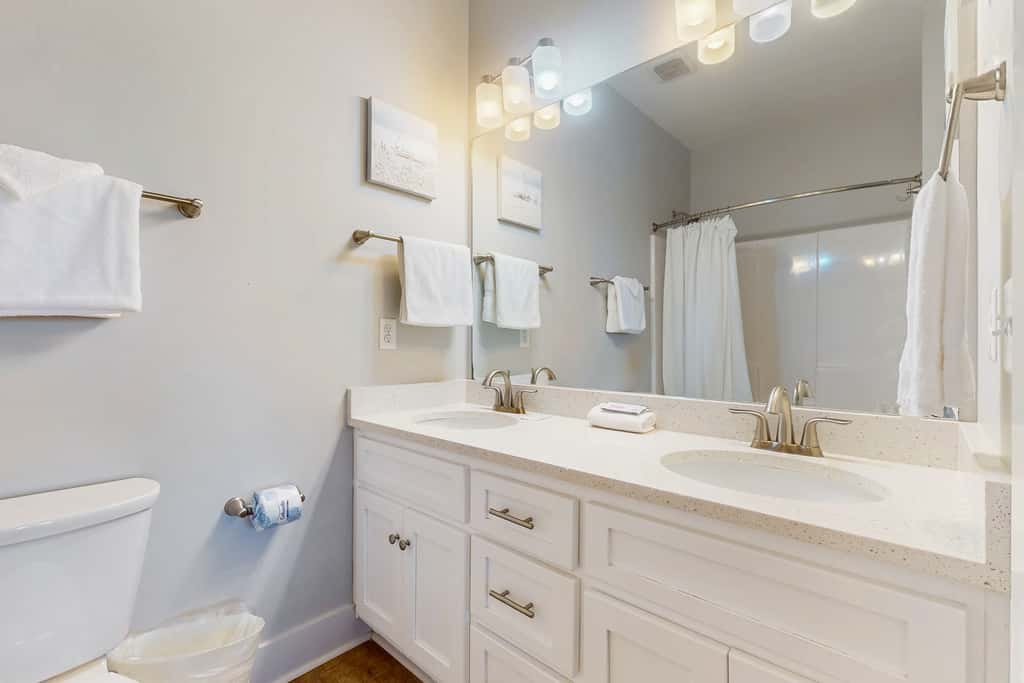 Pristine, professionally furnished beach house with two balconies - near beach