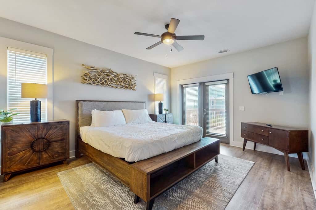 Pristine, professionally furnished beach house with two balconies - near beach