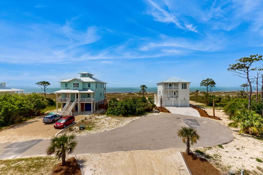 Pristine, professionally furnished beach house with two balconies - near beach