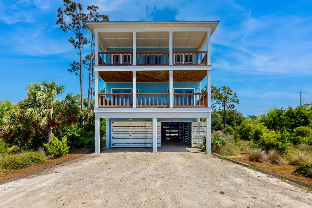 Pristine, professionally furnished beach house with two balconies - near beach