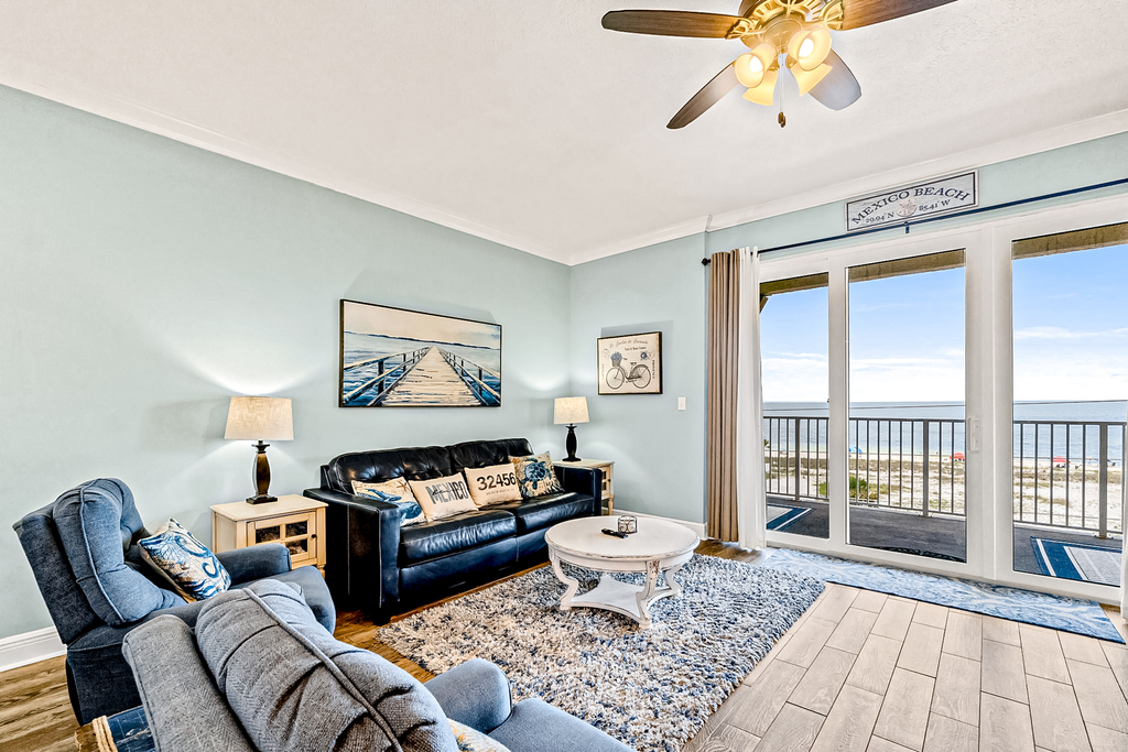 Fourth Floor Condo with Shared Pool, Ocean View, High-Speed WiFi, & Washer/Dryer