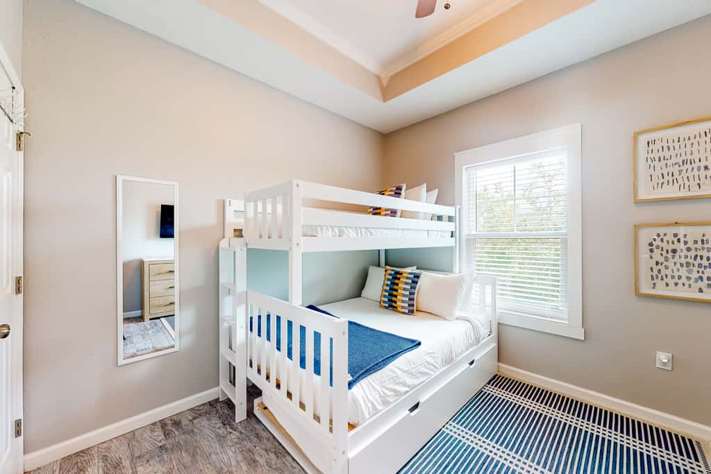 Coastal dog-friendly cottage with pool access, grill, board games, W/D, & AC