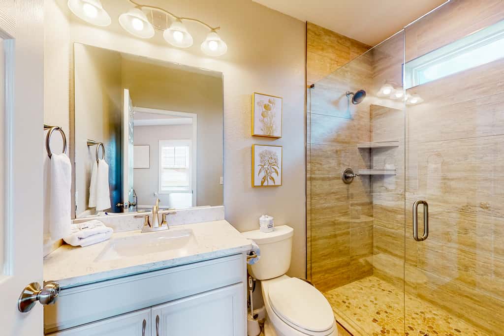 Coastal dog-friendly cottage with pool access, grill, board games, W/D, & AC