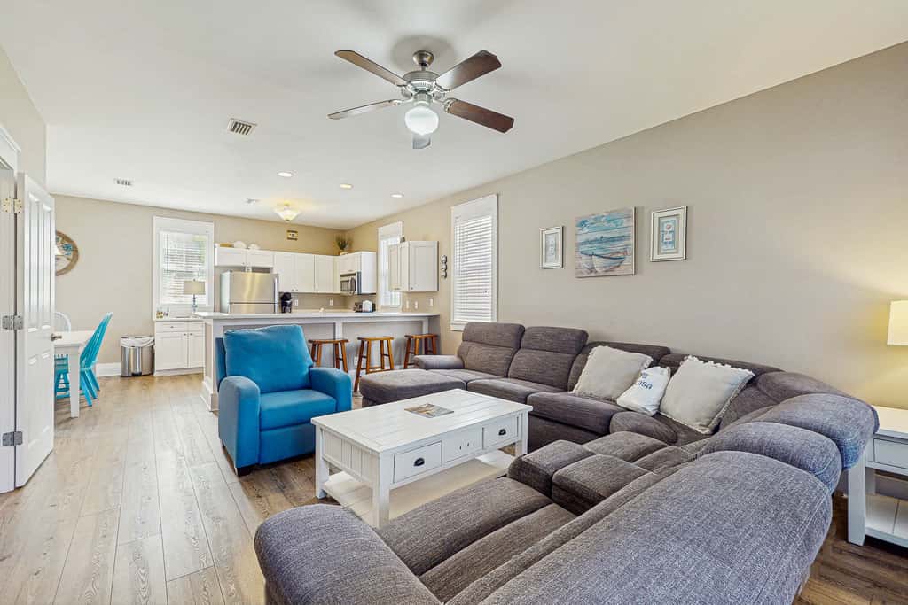 Welcoming Cottage with Hot Tub - 1 Mile to Windmark Beach