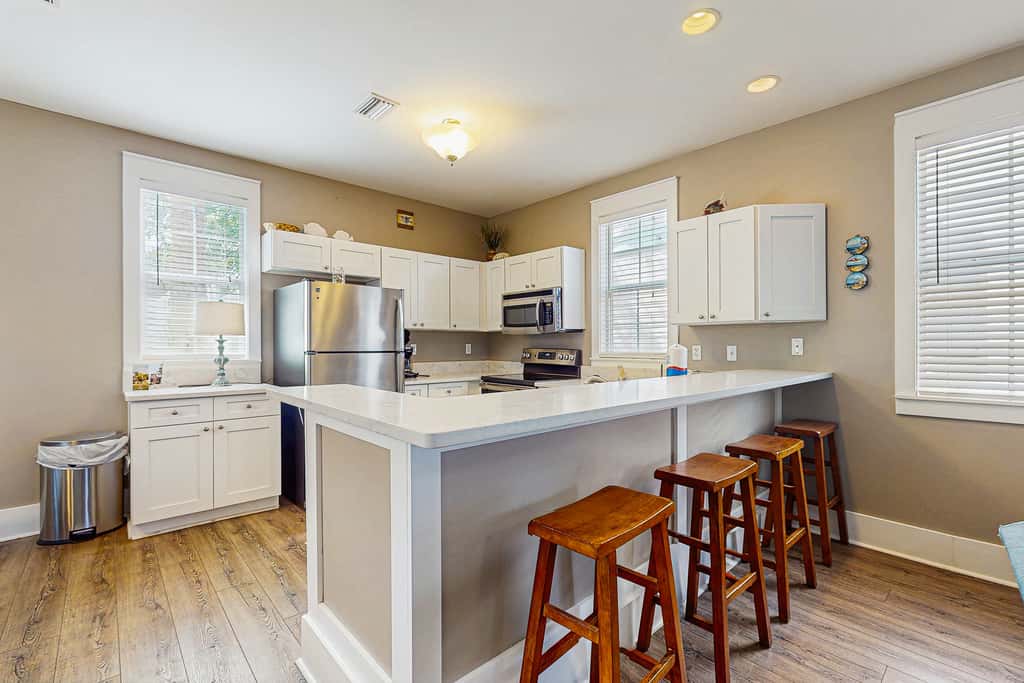 Welcoming Cottage with Hot Tub - 1 Mile to Windmark Beach